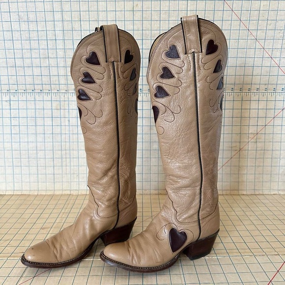 Justin Boots Shoes - Vintage Justin Boots Leather Heart Inlay Cowgirl Boots Women’s 6A